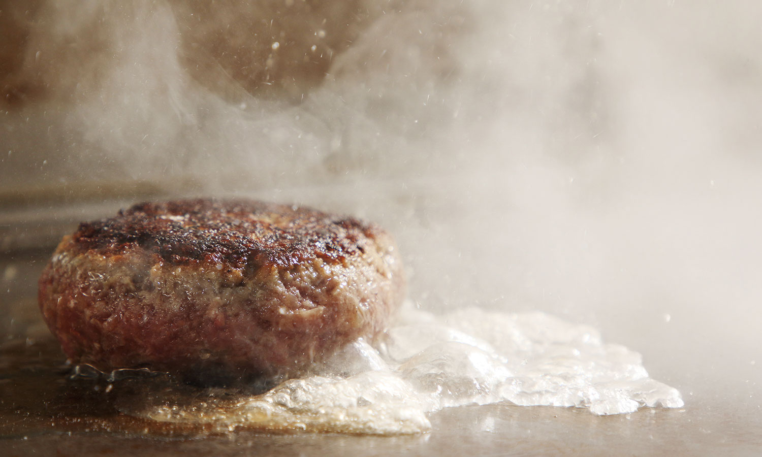 ハンバーグ焼きシーン