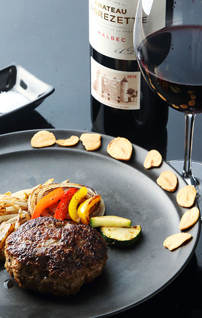 ハンバーグと赤ワイン